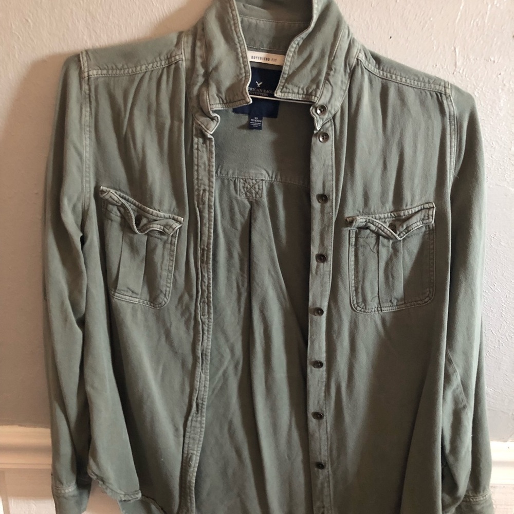 Long sleeve button down dark green AEO shirt